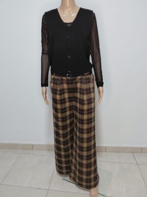 pantalon large à carreaux.
